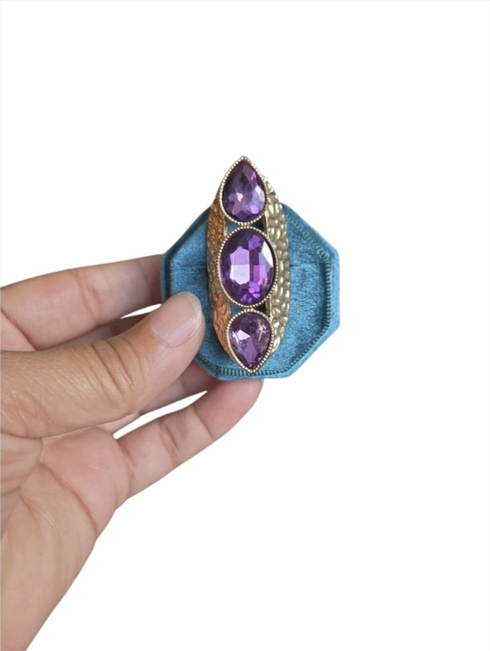 Vintage Size 8 Gold Toned Textured Three Faceted Purple-toned Stone Ring